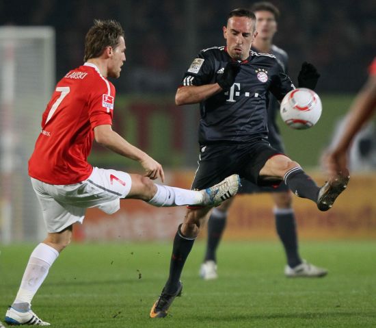 担两位年轻 担两位年轻